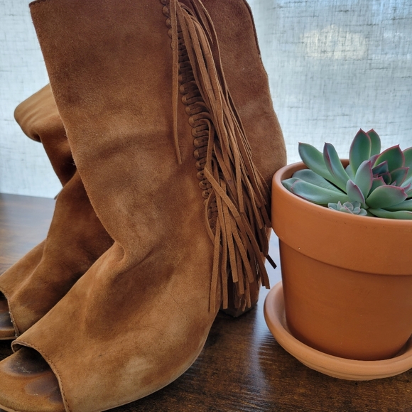 Dolce Vita Tan Fringe Booties 8 ✌️ - Picture 3 of 7